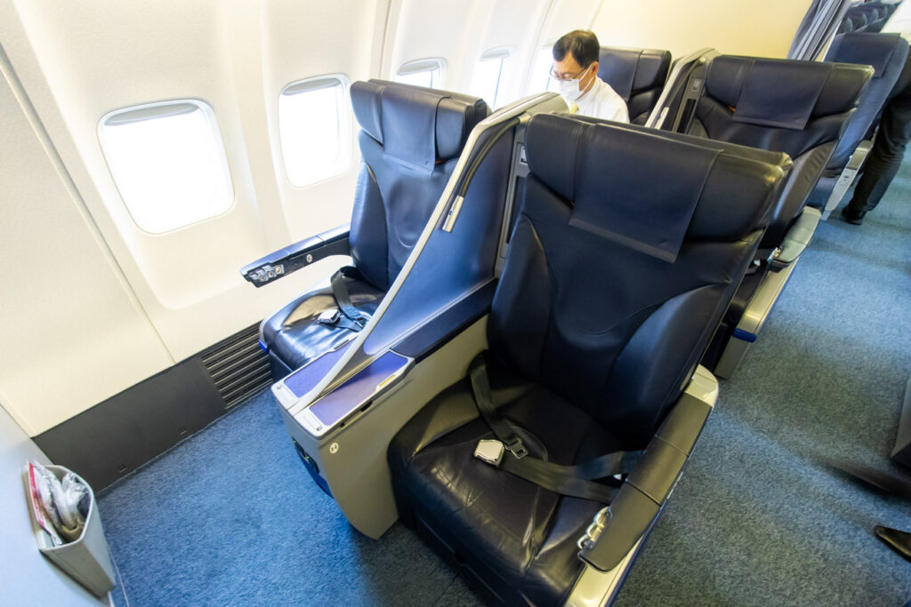 ANA 737-800 Premium Class Cabin