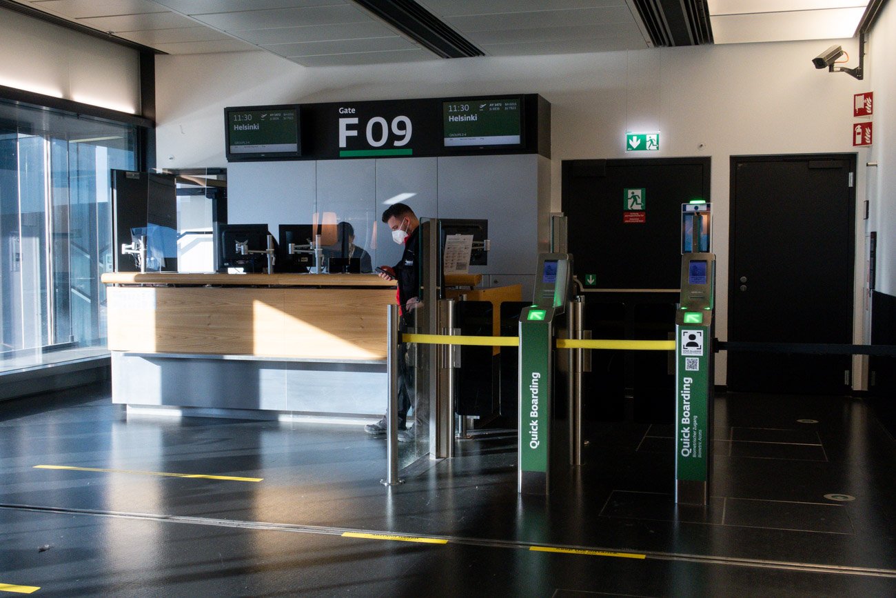 Boarding Finnair Flight 1472